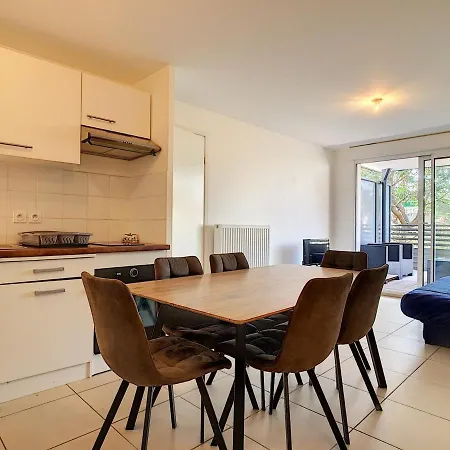 Spacieux T2 Avec Terrasse, Parking Privé, à 2 Min De La ! - Fr-1-715-24