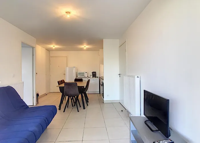 Appartement Spacieux T2 Avec Terrasse, Parking Privé, à 2 Min De La ! - Fr-1-715-24