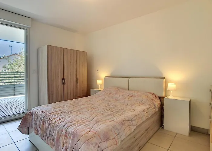Spacieux T2 Avec Terrasse, Parking Privé, à 2 Min De La ! - Fr-1-715-24 Appartement *