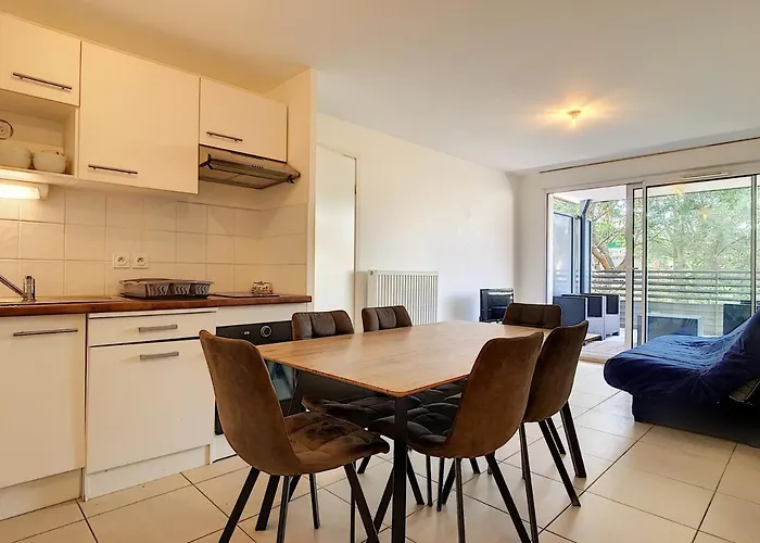 Spacieux T2 Avec Terrasse, Parking Privé, à 2 Min De La ! - Fr-1-715-24