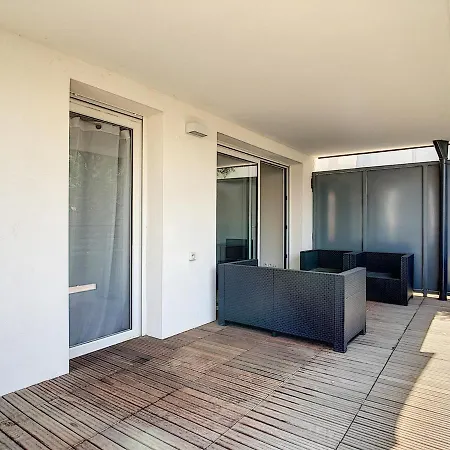 Spacieux T2 Avec Terrasse, Parking Privé, à 2 Min De La ! - Fr-1-715-24
