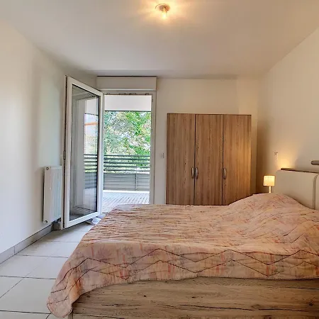 Spacieux T2 Avec Terrasse, Parking Privé, à 2 Min De La ! - Fr-1-715-24 *