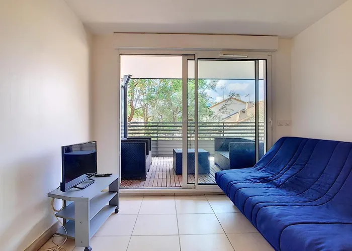 Spacieux T2 Avec Terrasse, Parking Prive, A 2 Min De La ! - Fr-1-715-24 Daire