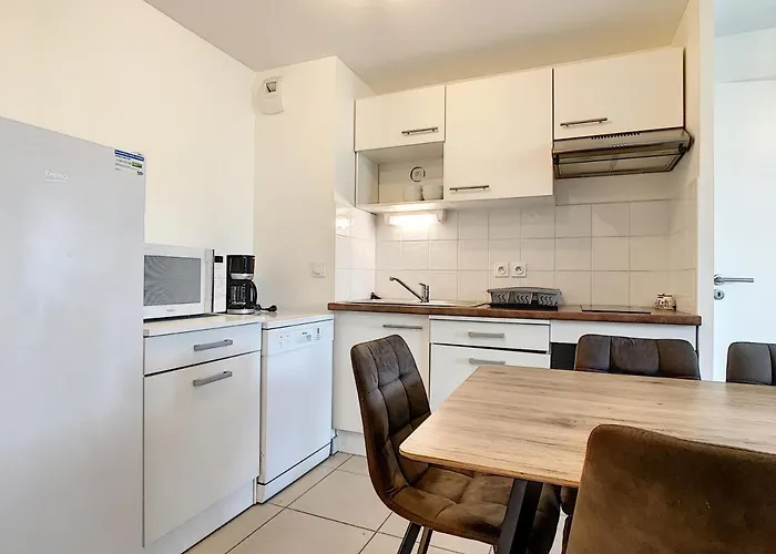 Spacieux T2 Avec Terrasse, Parking Prive, A 2 Min De La ! - Fr-1-715-24 Daire *